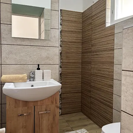 Διαμέρισμα Zelia Apartmanhaz *