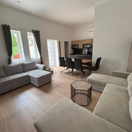 Zelia Apartmanhaz Шиофок