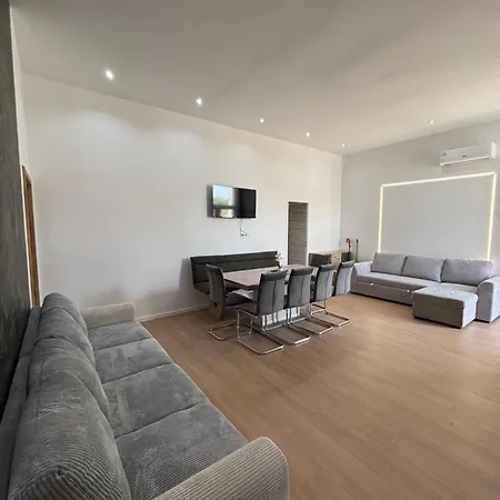 Zelia Apartmanhaz *