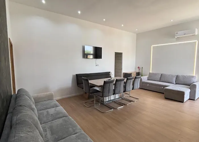 Zelia Apartmanhaz *